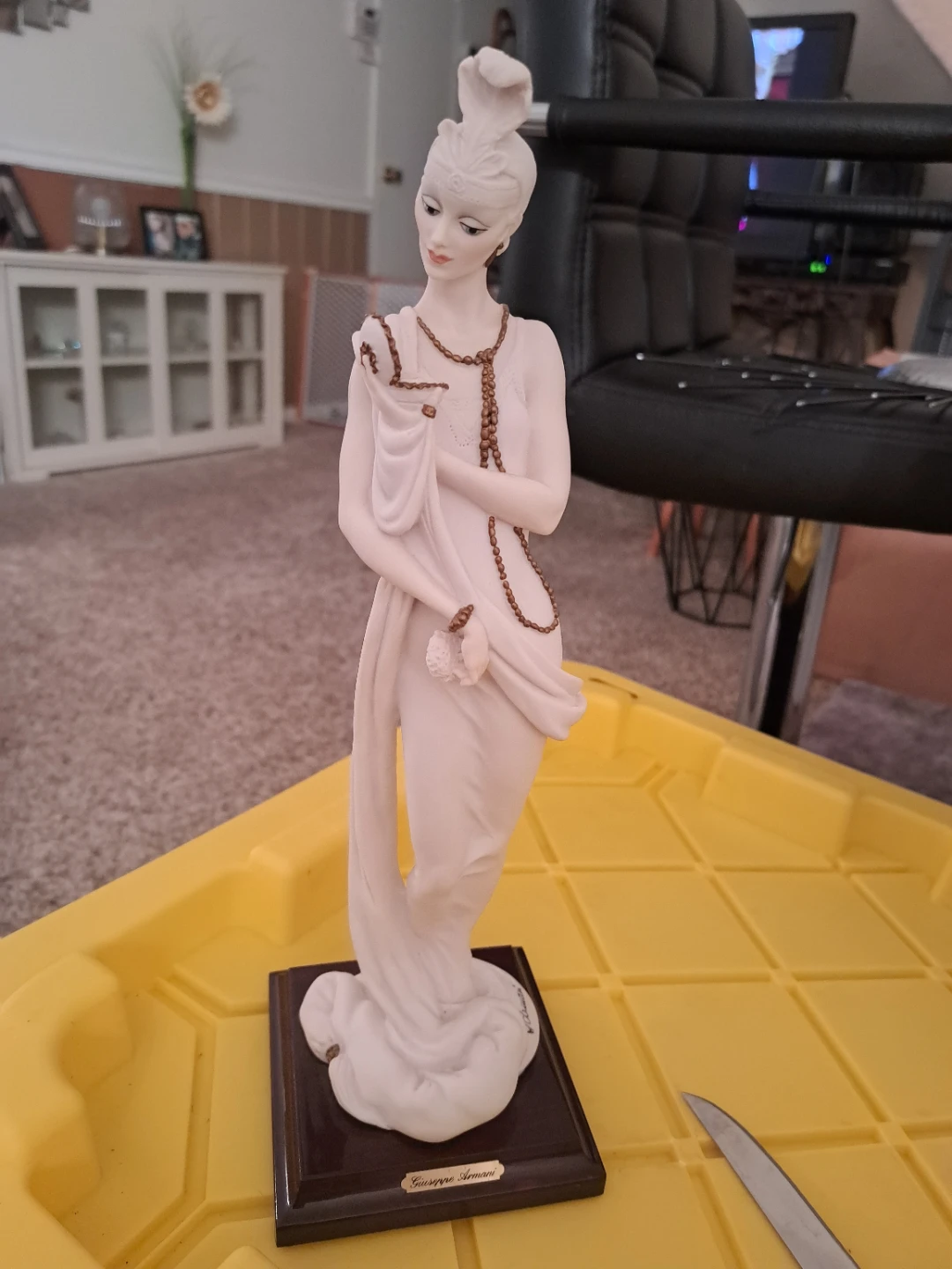 Giuseppe Armani Figurine - Woman Holding Flower