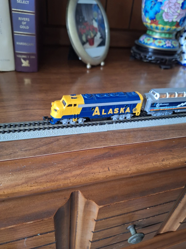 Alaska Model Train Set - photo 2
