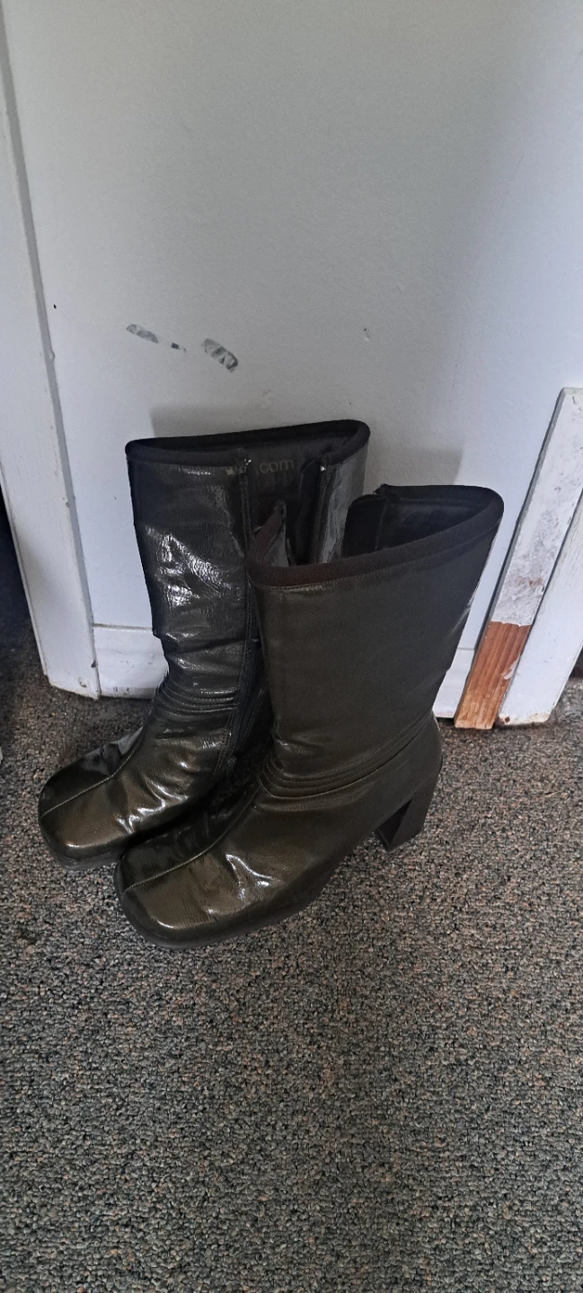 Women's Knee-High Boots - Black Patent