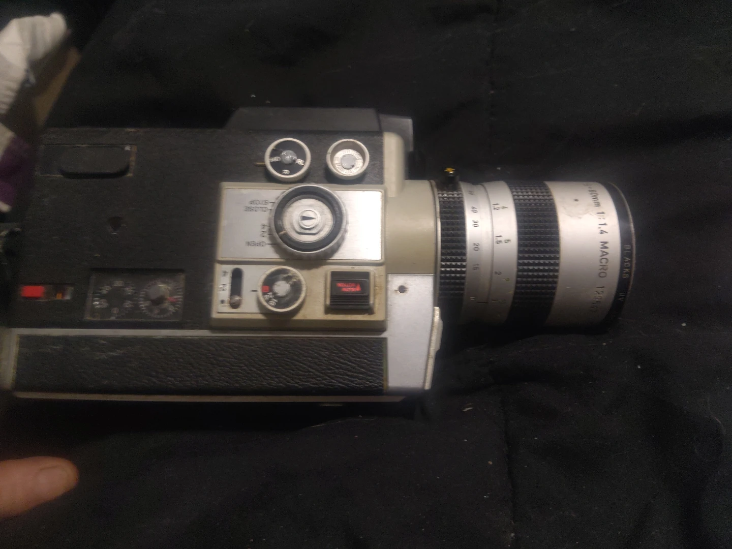 Canon Auto Zoom 814 Electronic Super 8 Camera - photo 2