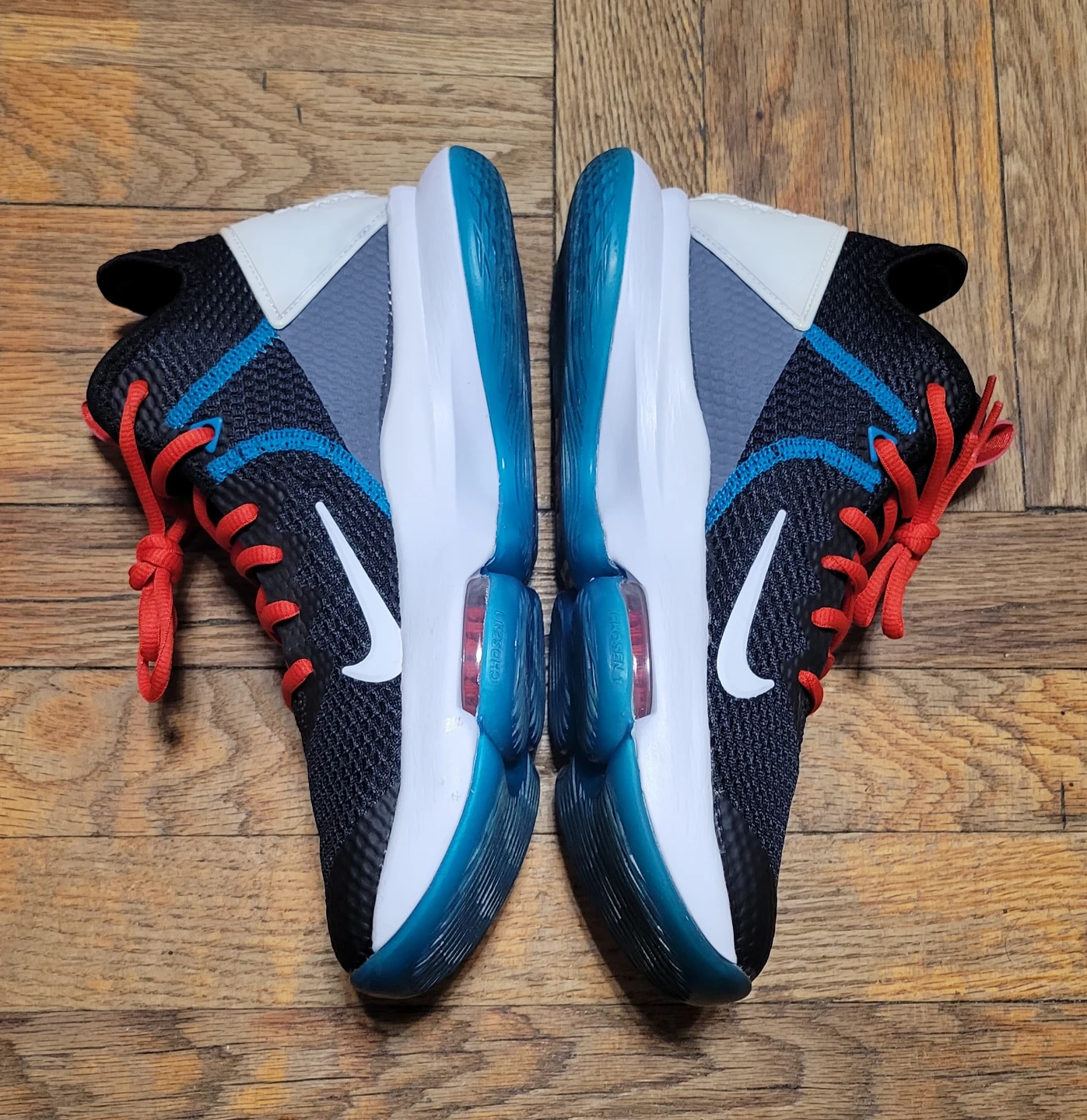 Nike LeBron Witness 5 Men's Basketball Shoes - photo 4