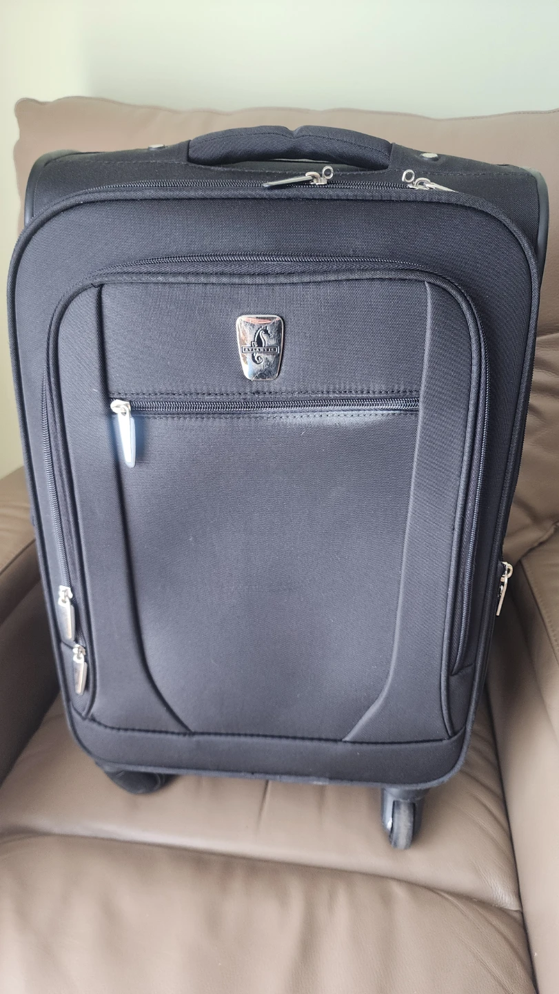 Atlantic 20-inch Rolling Carry-On Suitcase