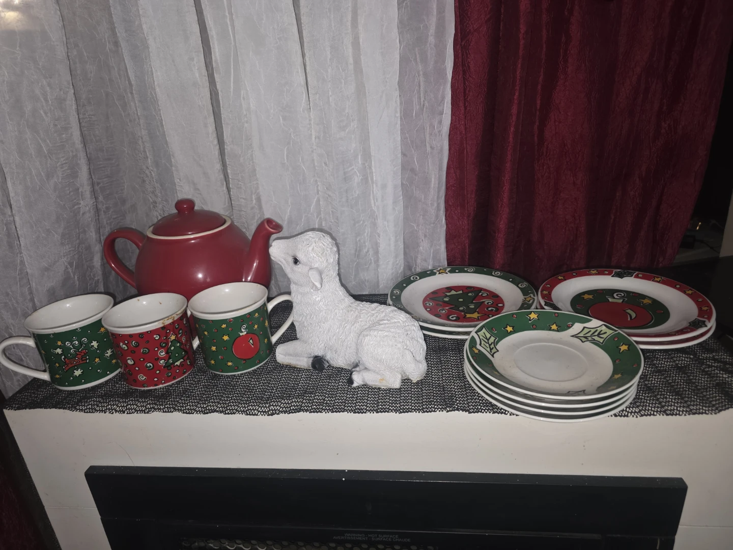 Christmas Themed Teapot, Mugs, and Plates Set