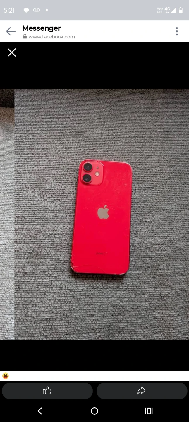 Red Apple iPhone 12 - photo 2