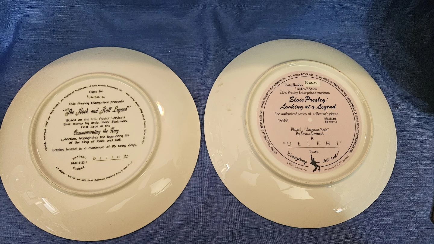 Set of 2 Elvis Presley Commemorative Collector Plates - photo 2