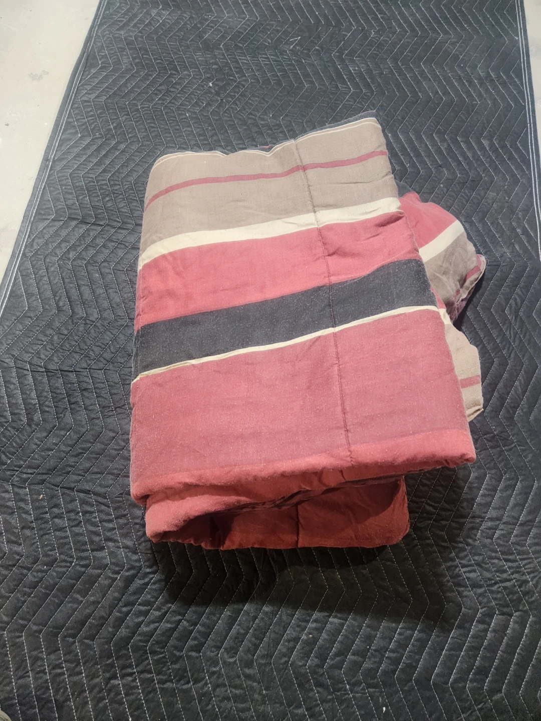 Striped twin size Comforter