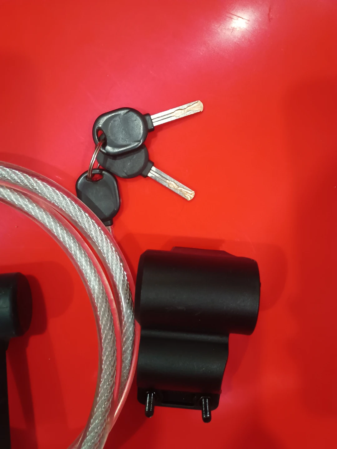 Bicycle U-Lock with Cable and Keys - photo 2