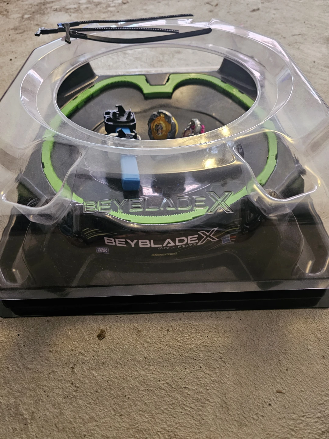Beyblade Xtreme Stadium with 3 Beyblades and Launchers - photo 3