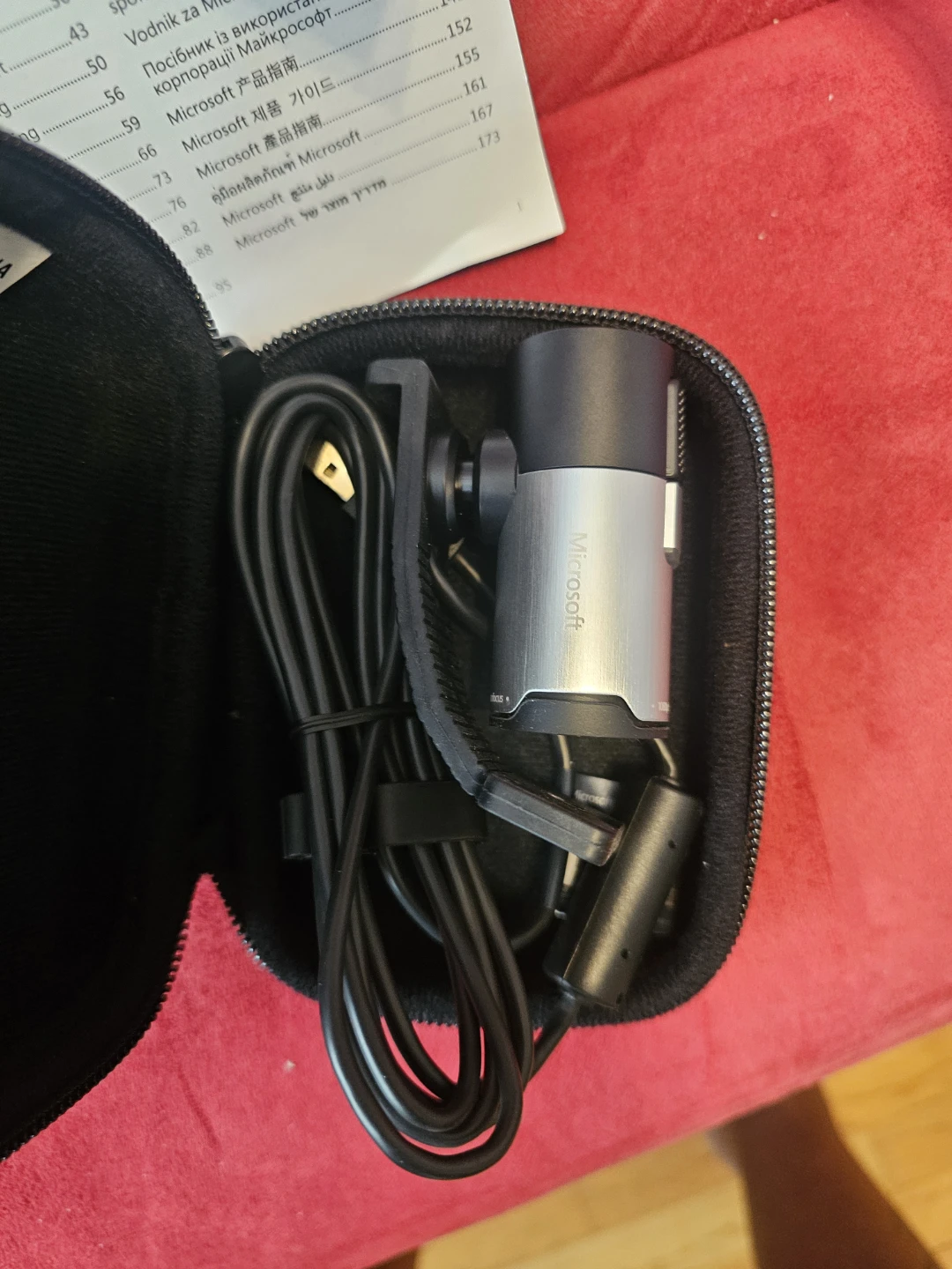 Microsoft LifeCam Webcam with Carrying Case