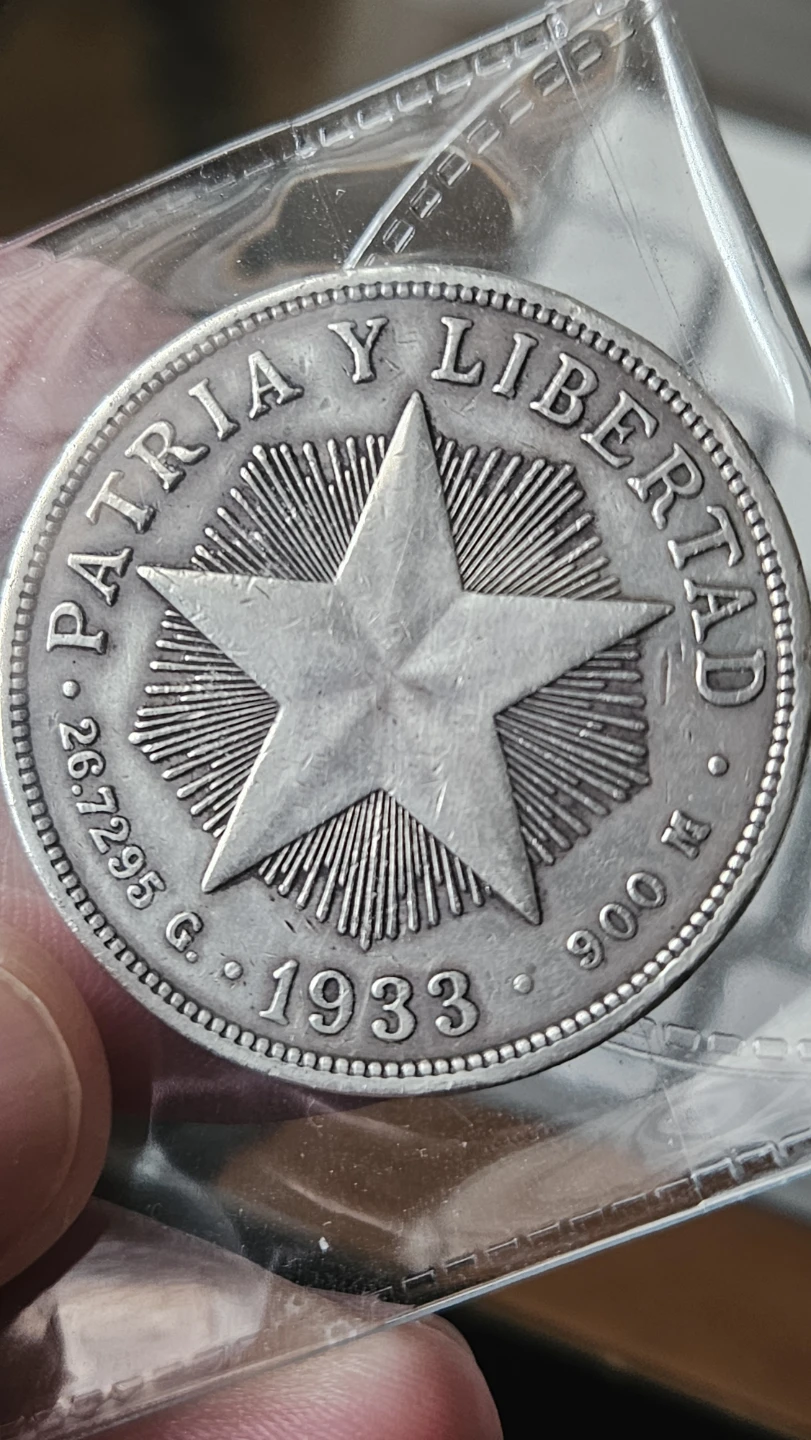 1933 Cuba Silver Un Peso Coin - photo 2