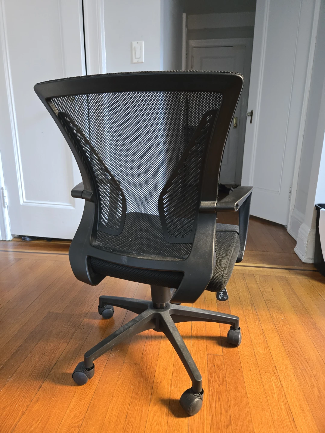 Black Mesh Office Chair - photo 2