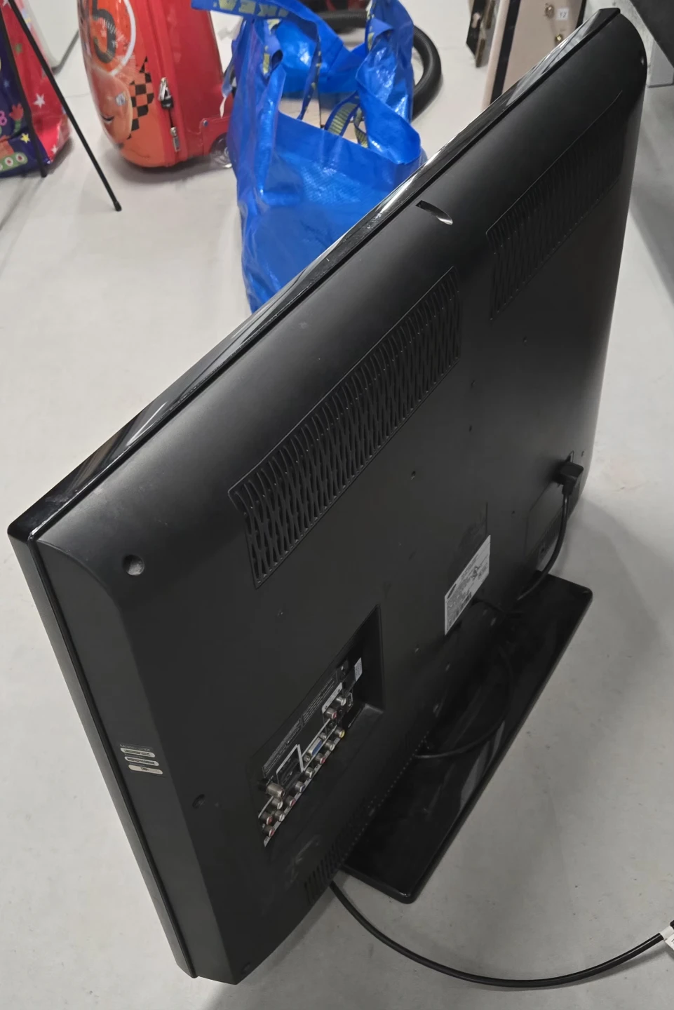 Samsung 37 inch Flat Screen TV - photo 2