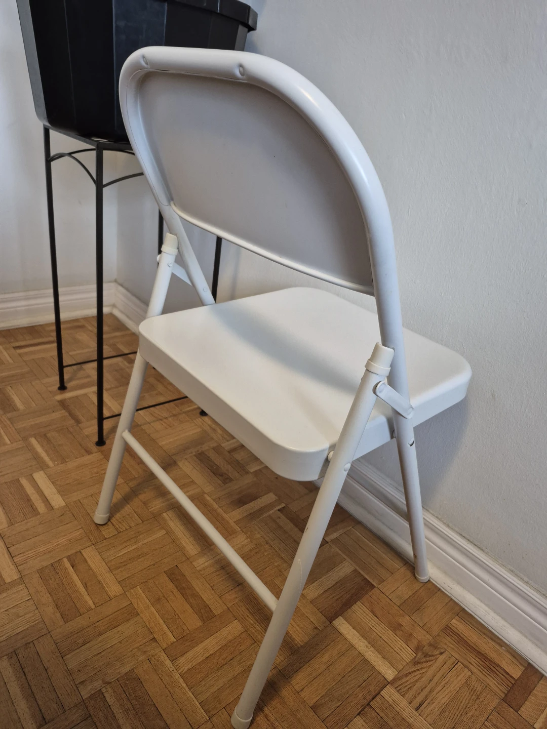 White Metal Folding Chair - photo 3