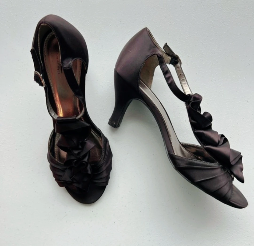 Cause & Effect Black Satin Ruffled Heels Size 10 Brand NEW - photo 3
