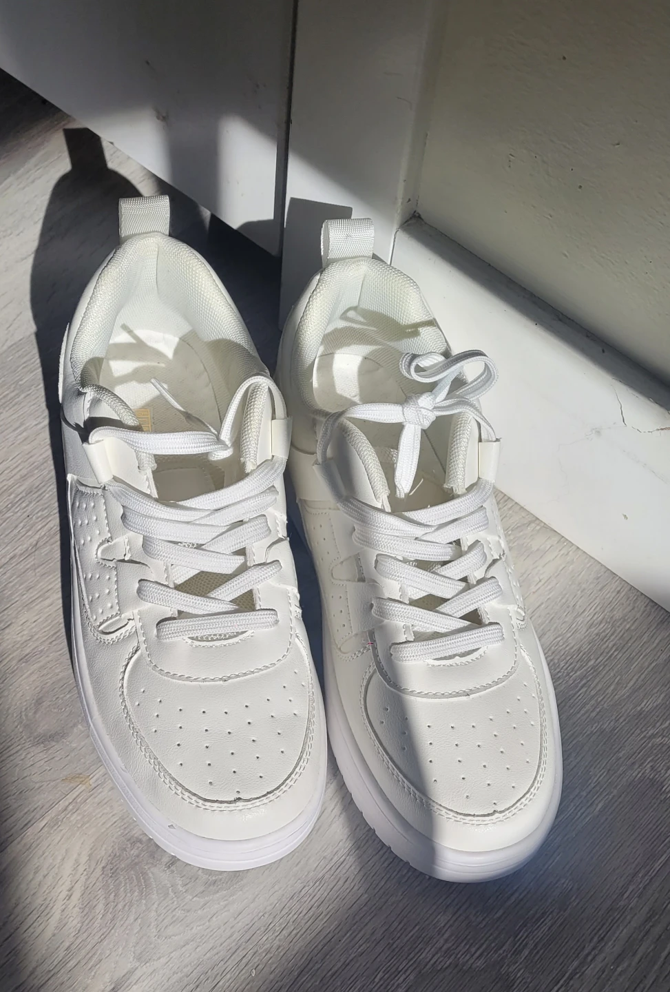 White Sneakers new