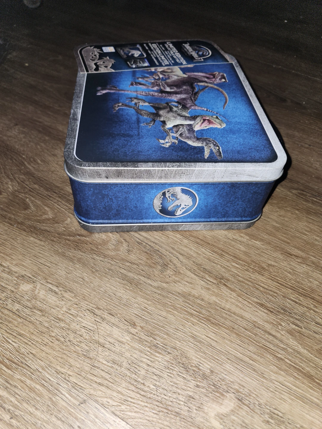 Jurassic World Limited Edition Collectible Gift Set Tin - photo 3