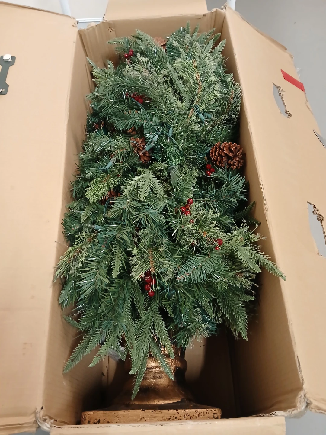 6.5 FT indoor/outdoor Pre-lit Potted Pine Tree with lights - photo 3