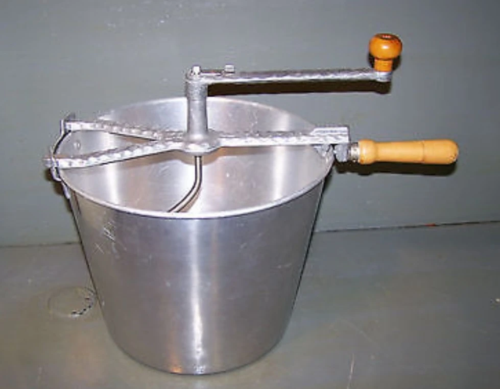 1960's CamCo Hand Crank Metal Aluminum Dough Mixer 12QT - photo 2