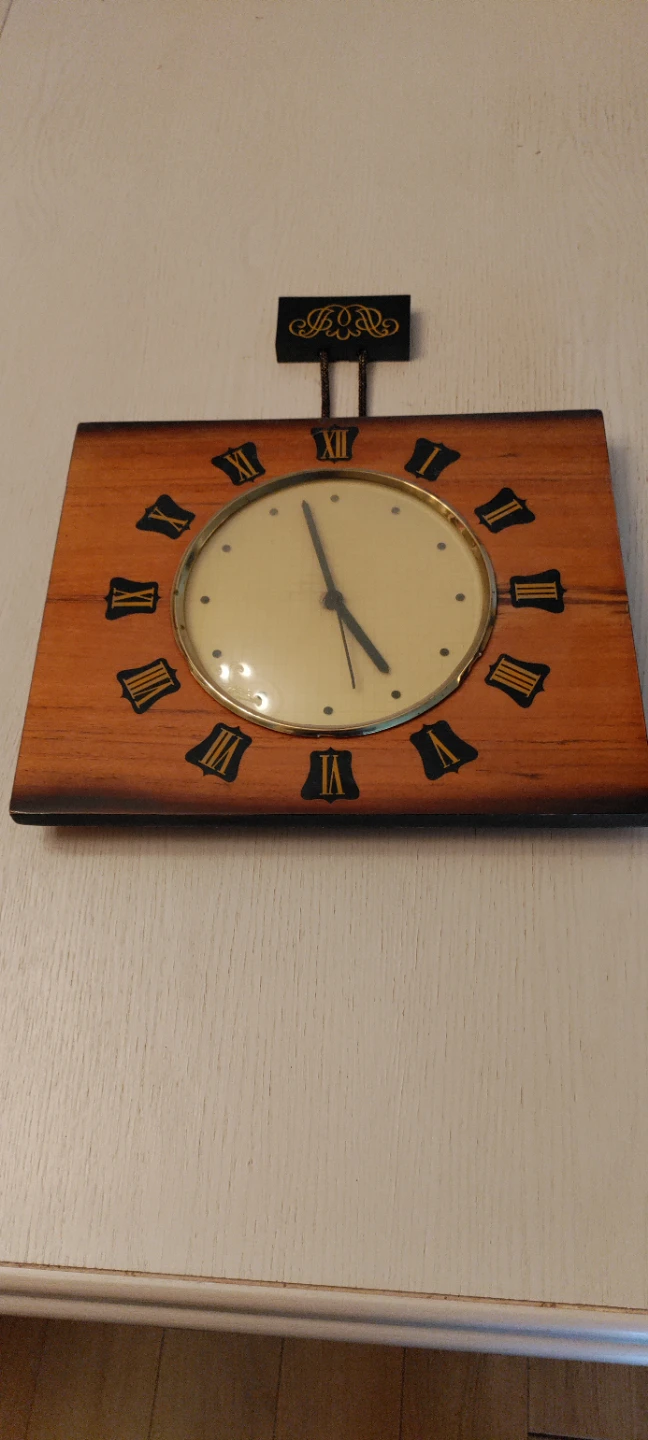 Vintage Wooden Wall Clock with Roman Numerals - photo 2