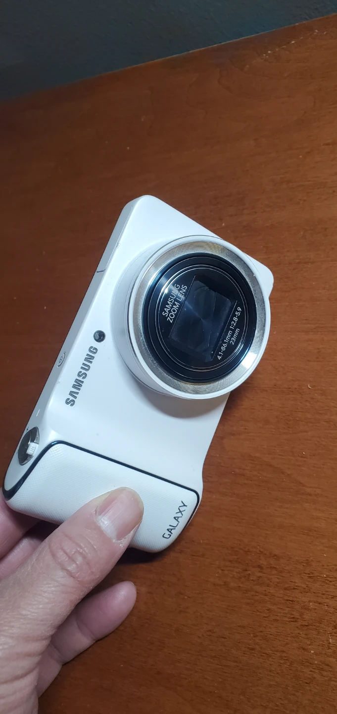 White Samsung Galaxy Camera