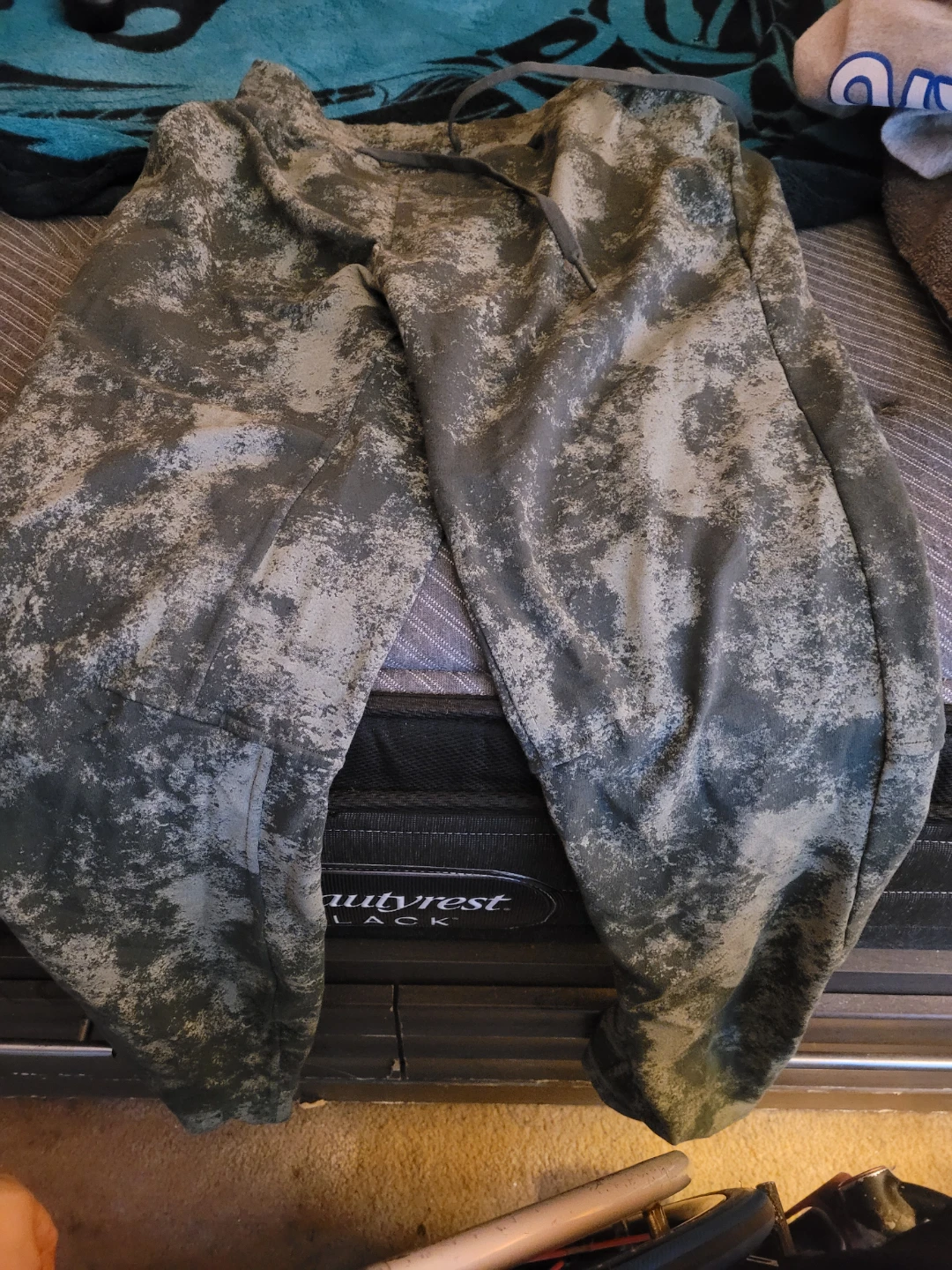 Camo Joggers men's lulu's 2 pairs for 40 brand new never worn