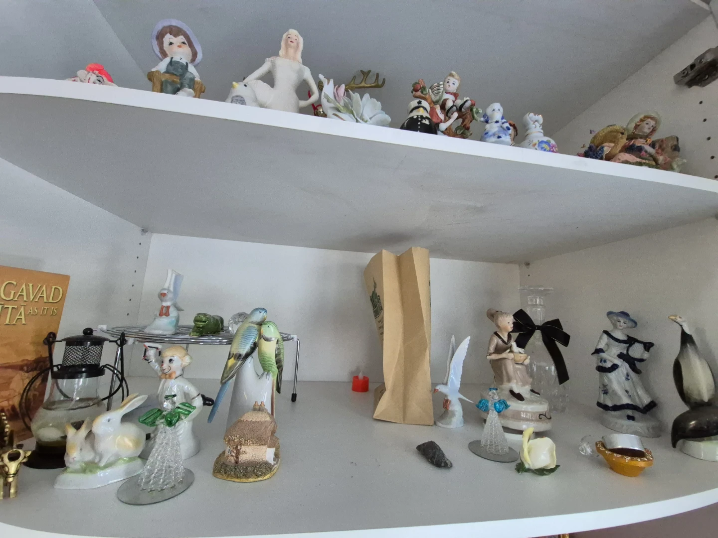Collection of assorted decorative figurines - photo 2