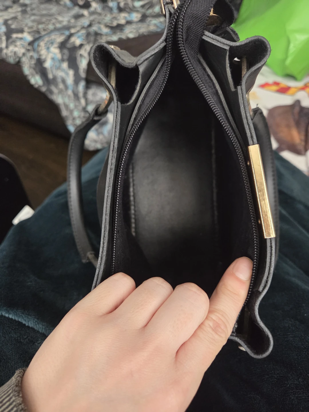 Black Handbag - photo 4