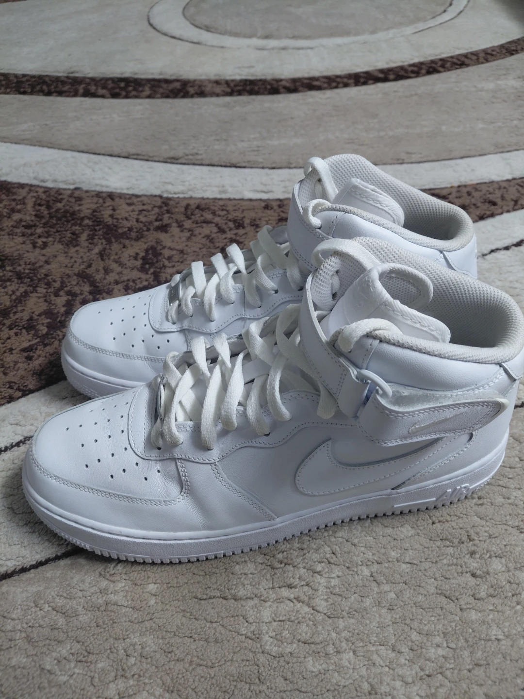 Nike Air Force 1 Mid White Sneakers - photo 4
