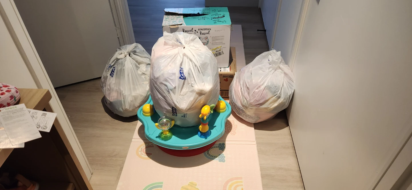 Clothes bundle and Baby floor/booster seat - photo 5