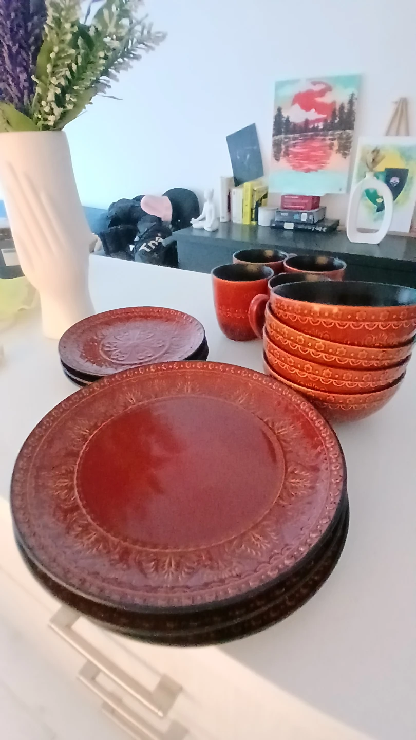 Red Embossed Ceramic Dinnerware Set - photo 4