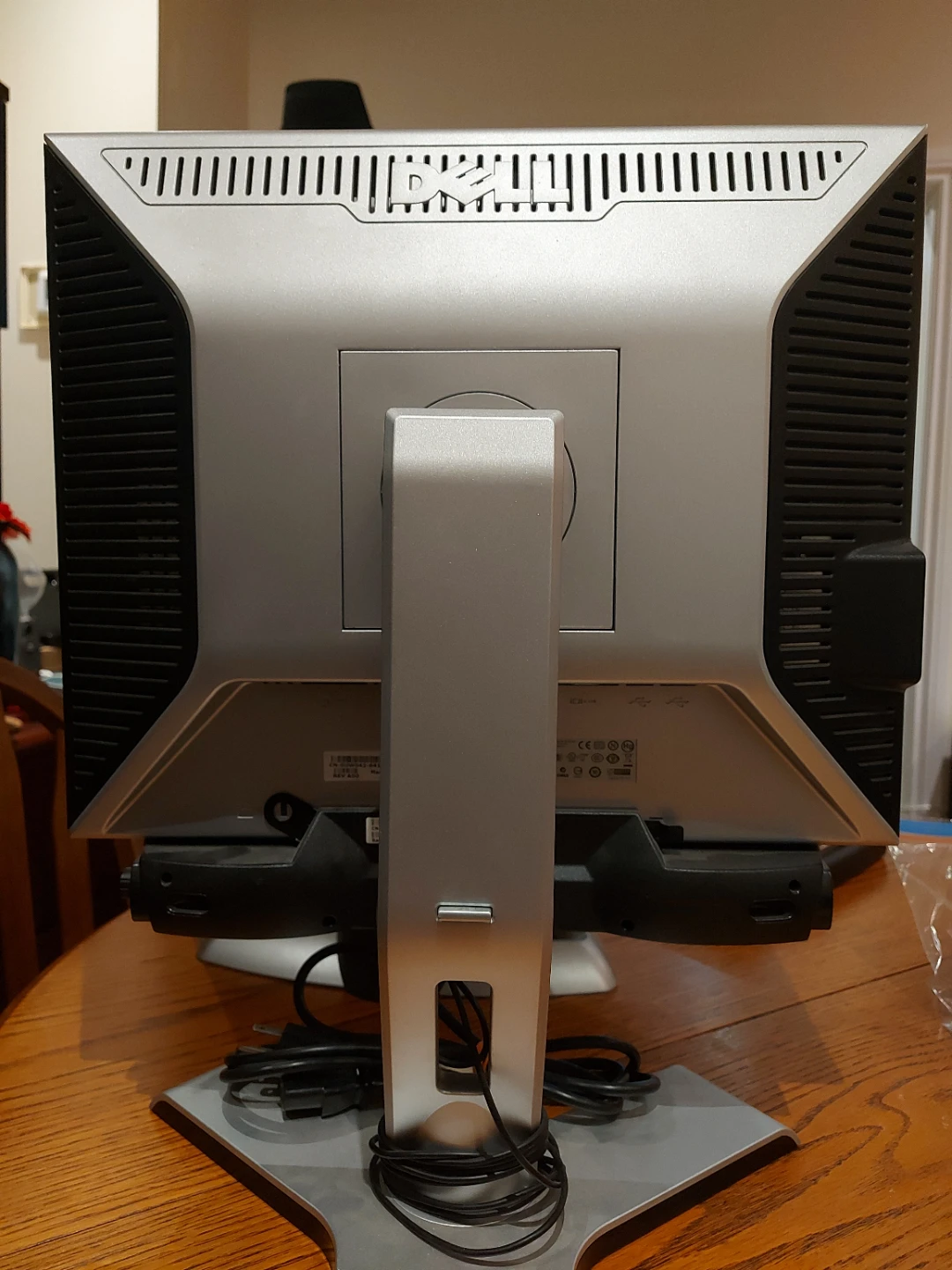 Dell 1908FPc LCD Monitor - photo 2