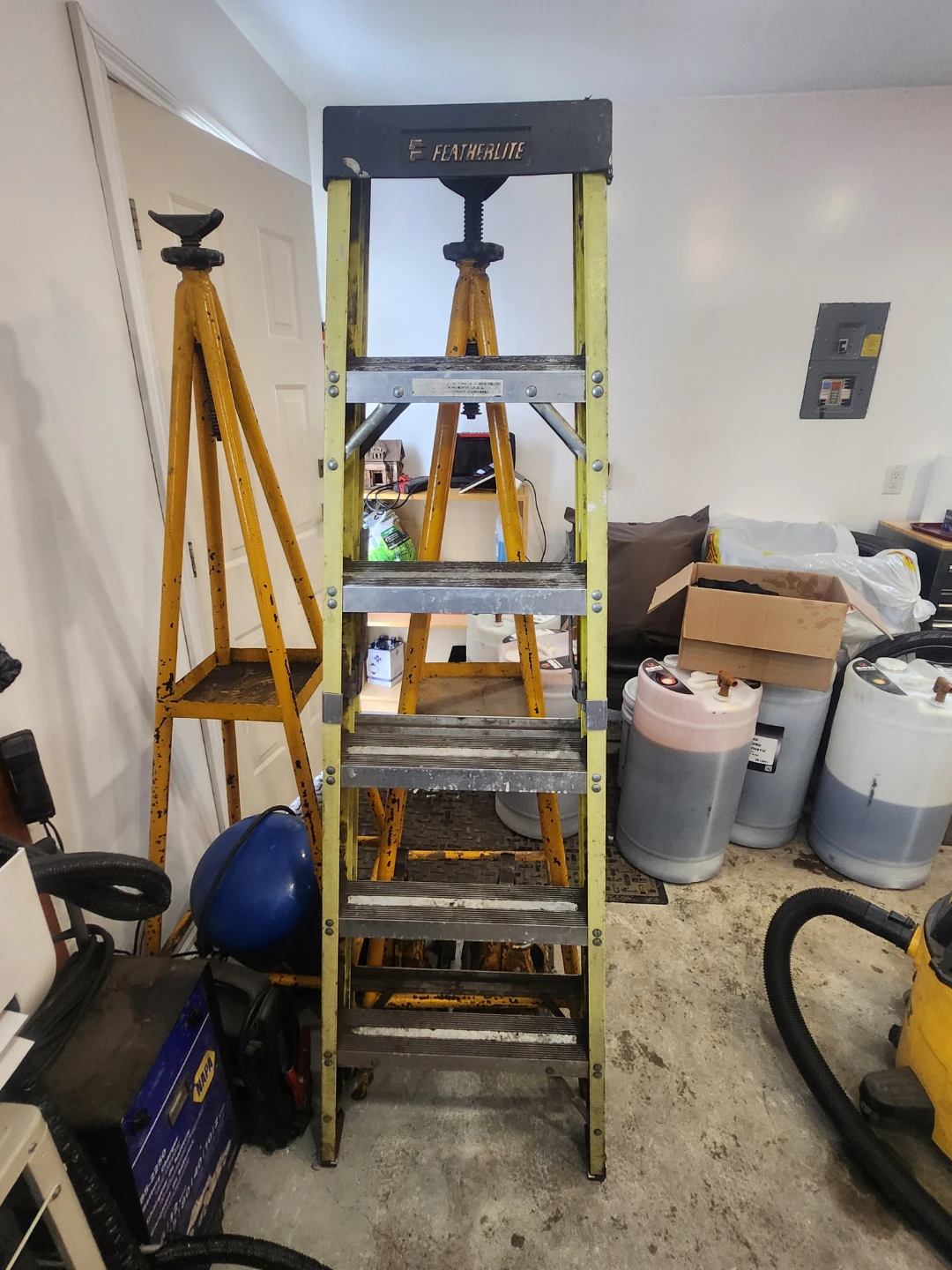 6ft Feather light ladder