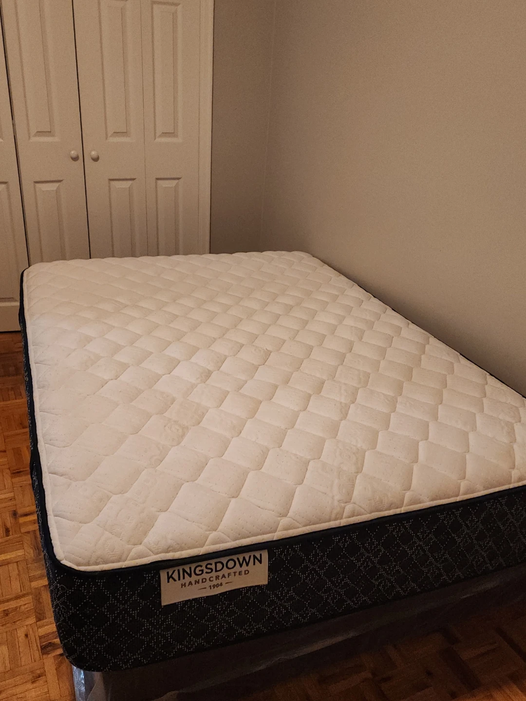 Kingsdown Double Mattress & Box Spring