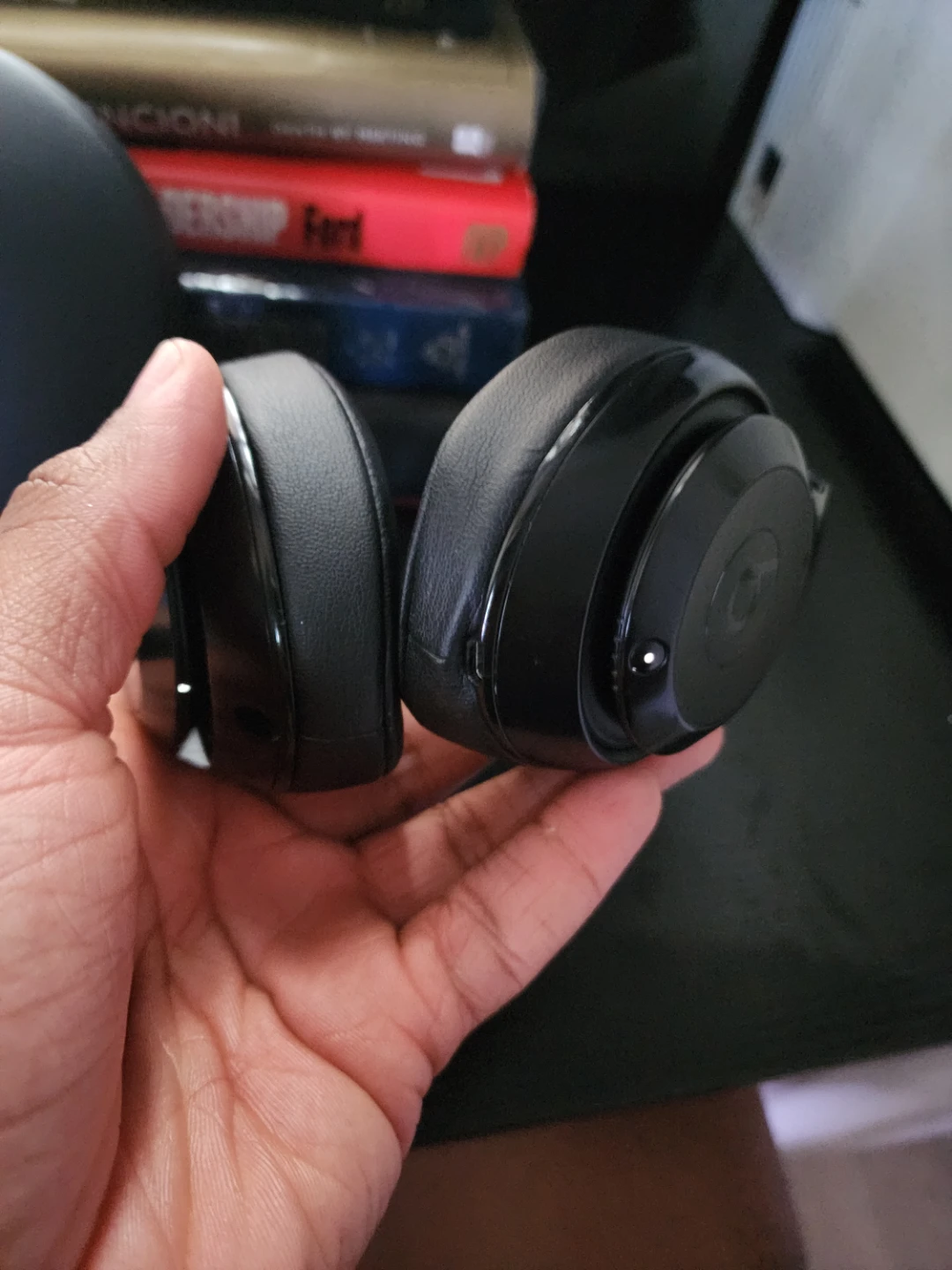 Beats Solo3 Wireless On-Ear Headphones - Black - photo 2