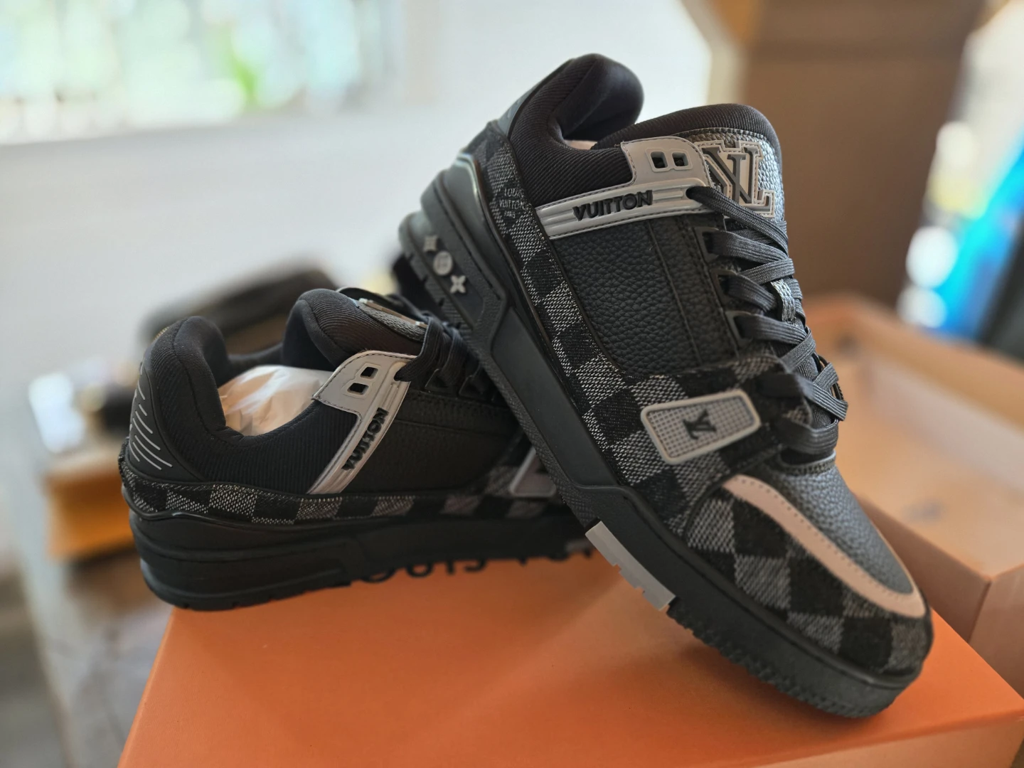 Louis Vuitton LV Arch Light Sneaker - Size 10/44 - Black - photo 4