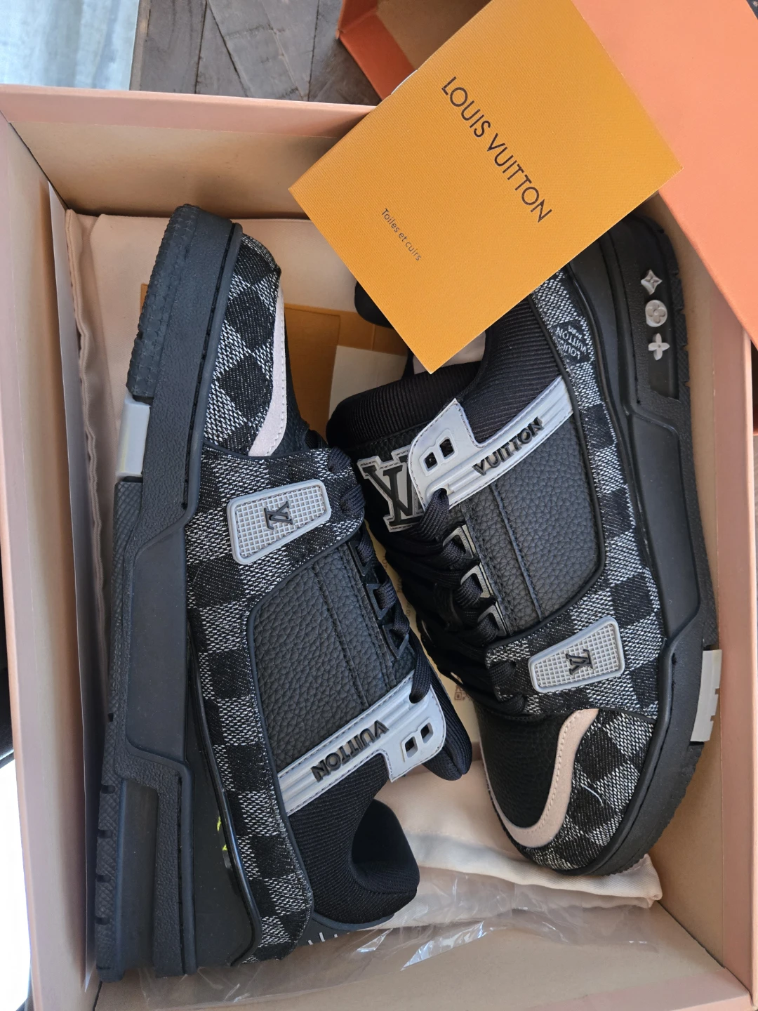 Louis Vuitton LV Arch Light Sneaker - Size 10/44 - Black - photo 5