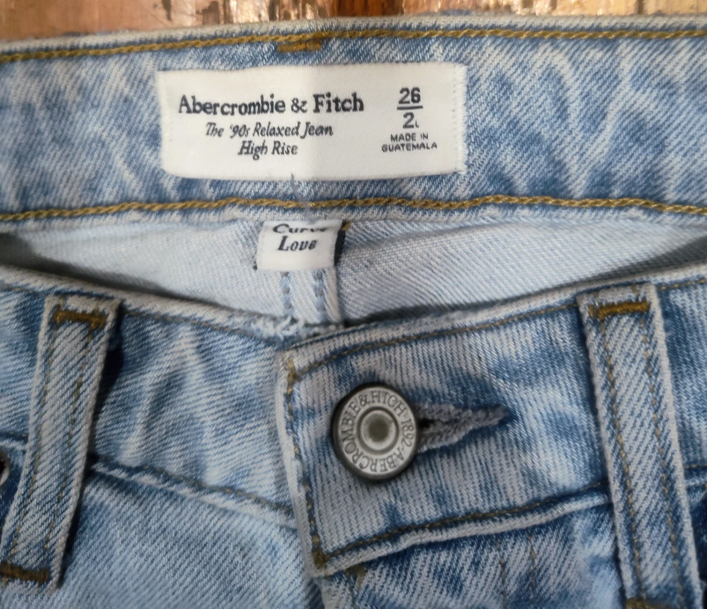 Abercrombie & Fitch The '90s Relaxed Jean High Rise Light Wash