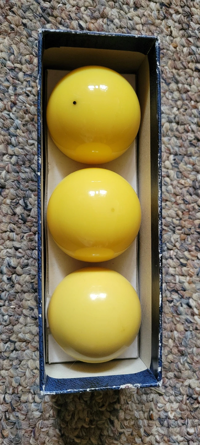 Aramith Tournament Champion Billiard Balls - Set of 3