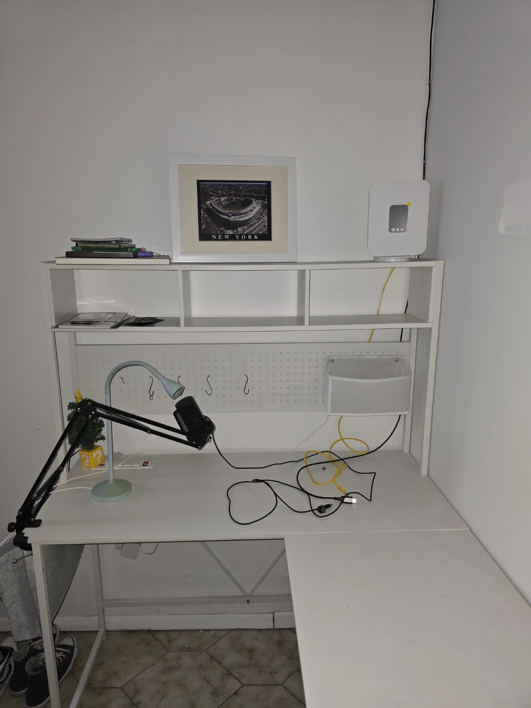 White Corner Desk with Hutch and Shelving - photo 5