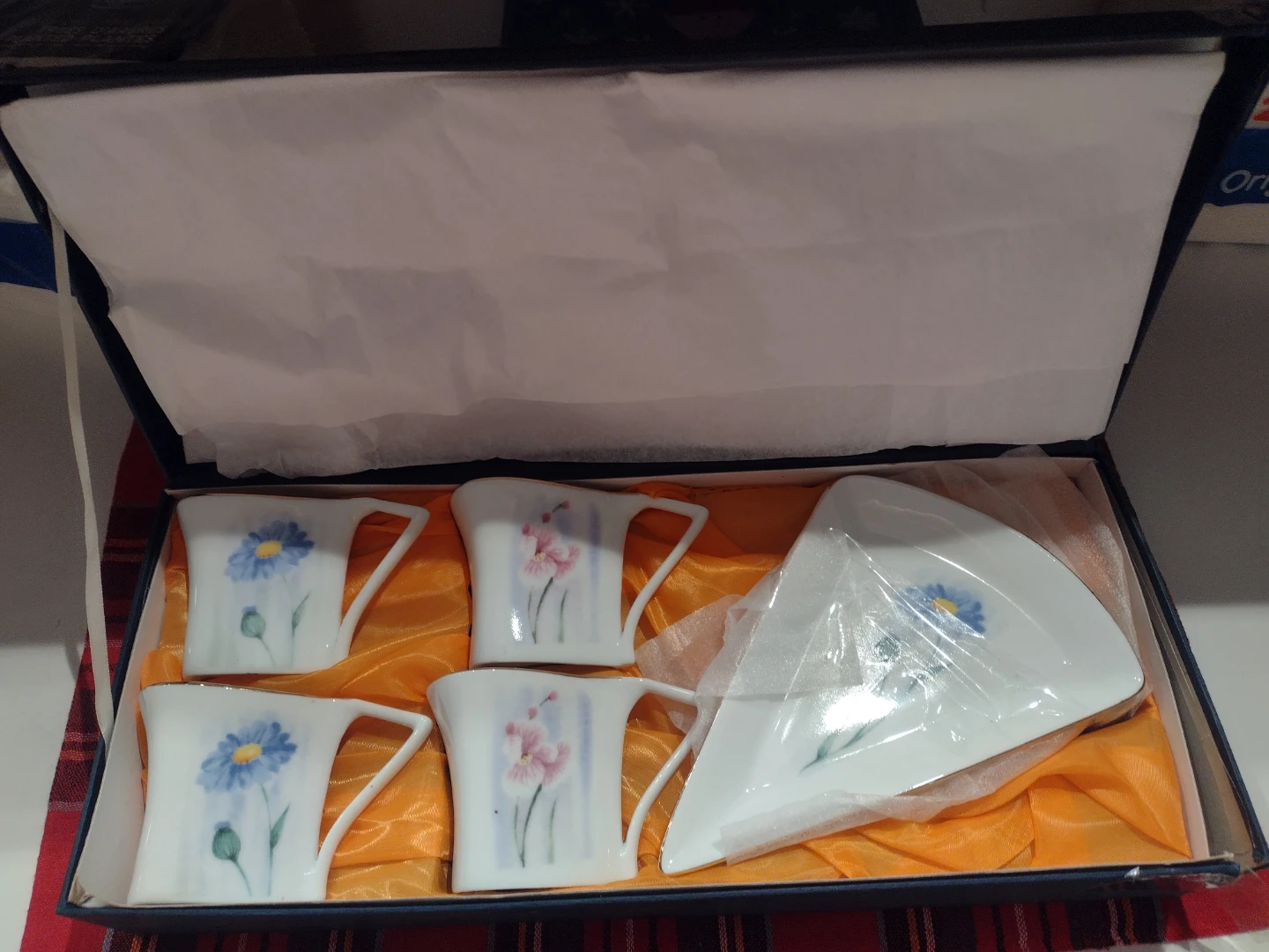 Tea Set with Cups and Saucer - photo 4