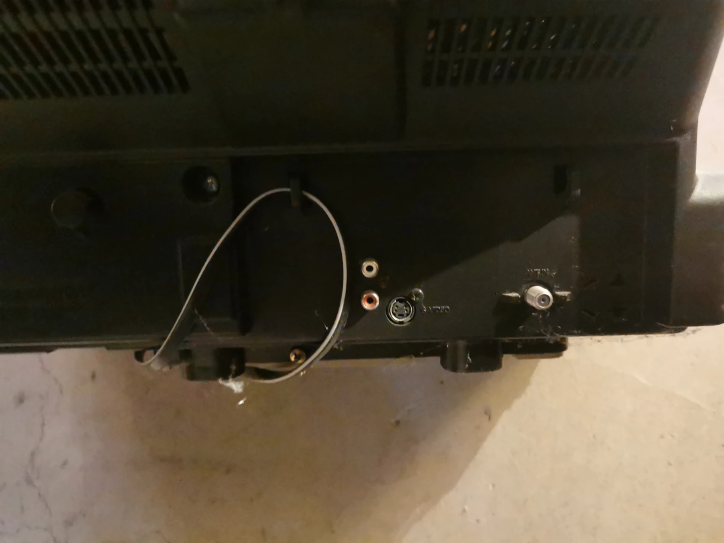 Sylvania CRT Television - photo 3