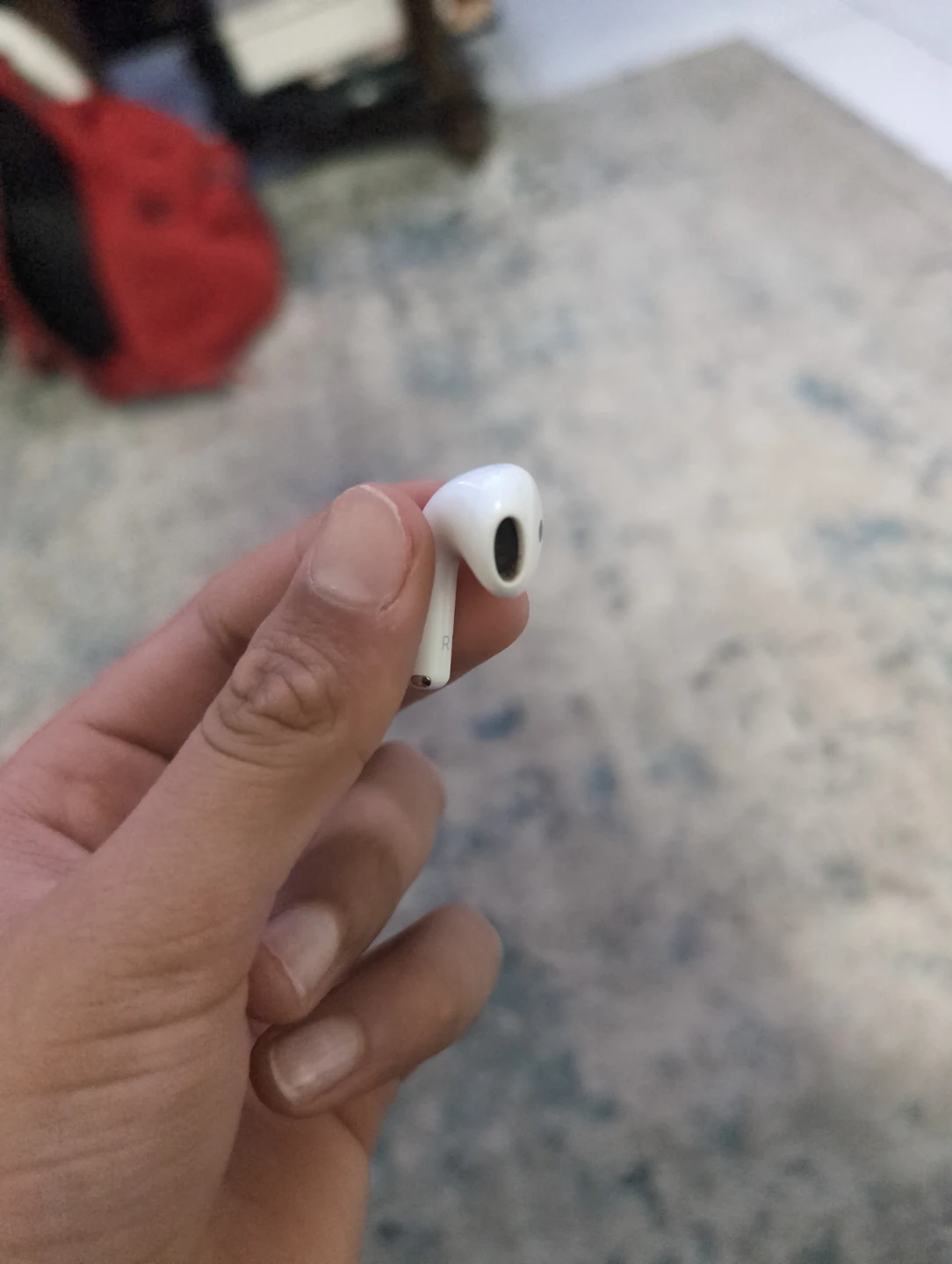 Apple AirPods 4 (Right Earbud) - photo 2