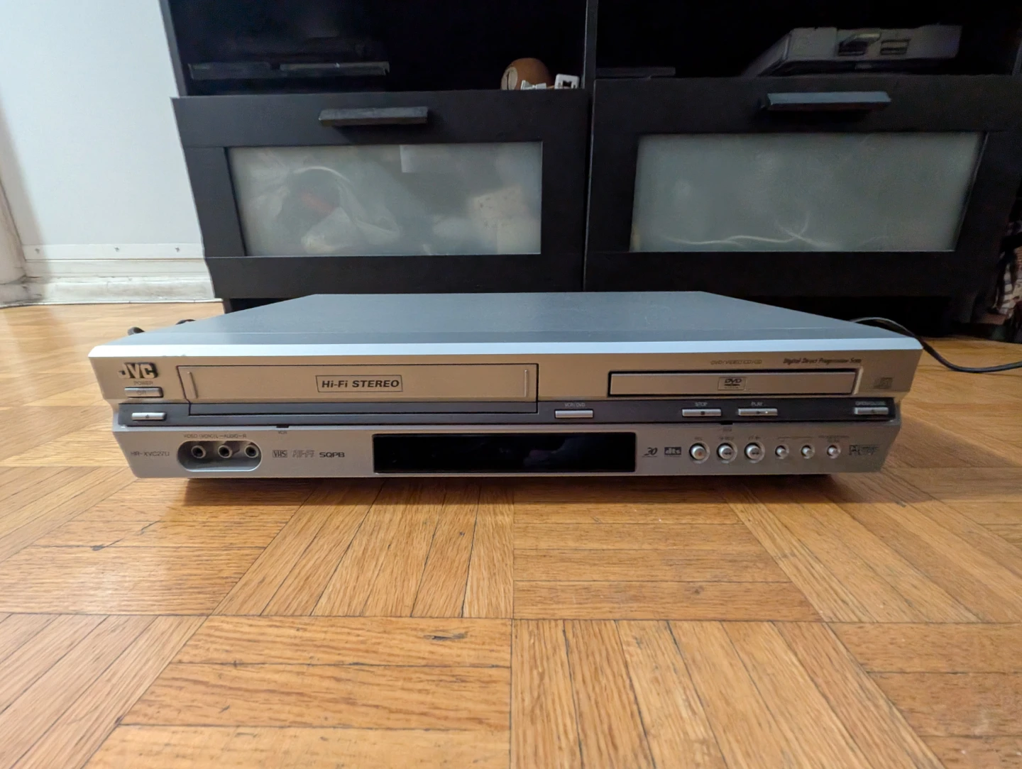JVC Hi-Fi Stereo VCR/DVD Combo Player