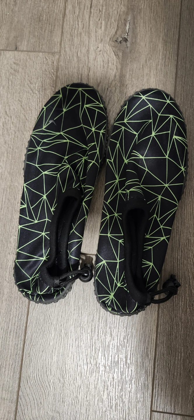 Black Water Shoes with Green Geometric Pattern - Size 9