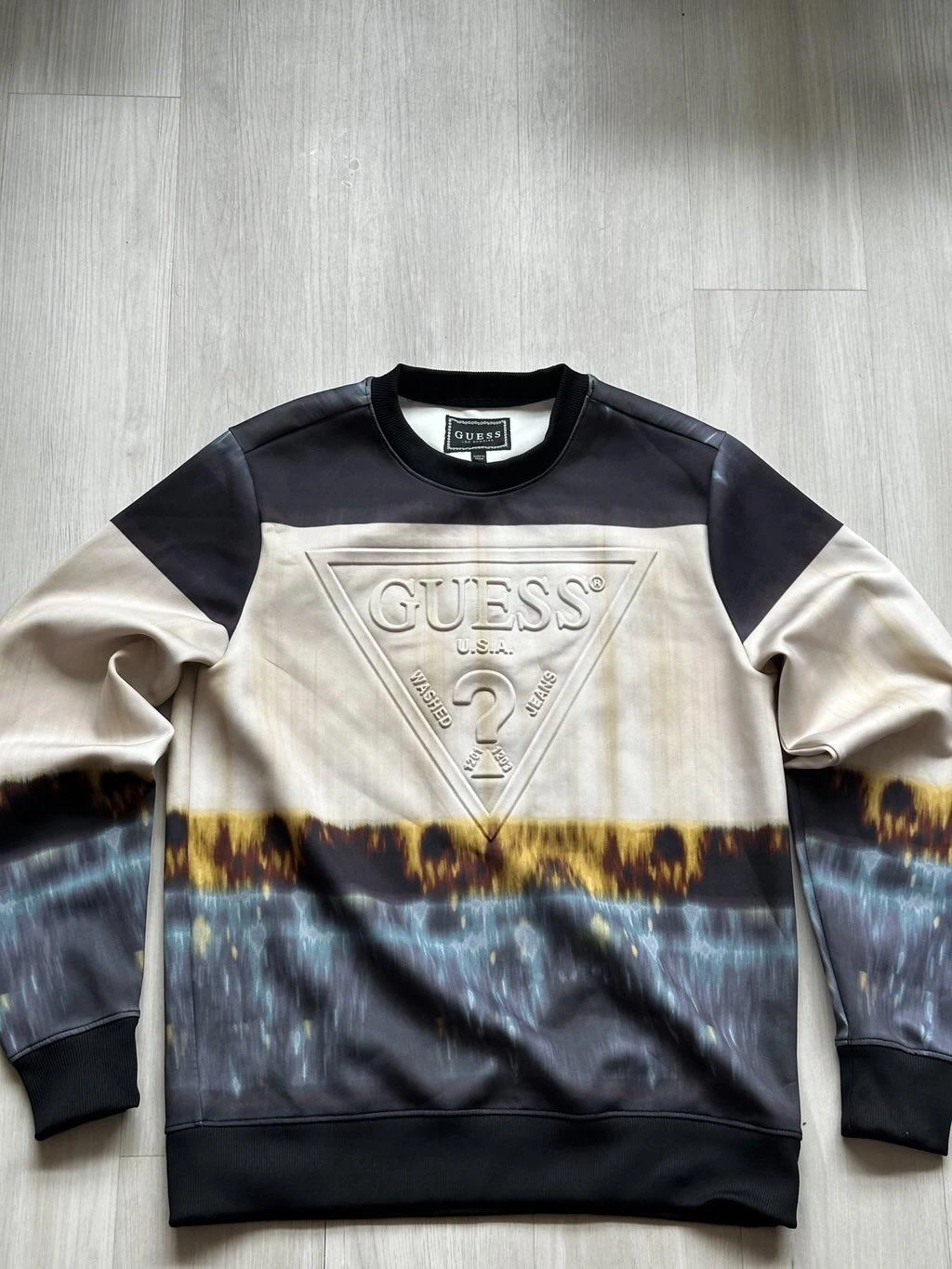 Guess Crewneck Sweatshirt