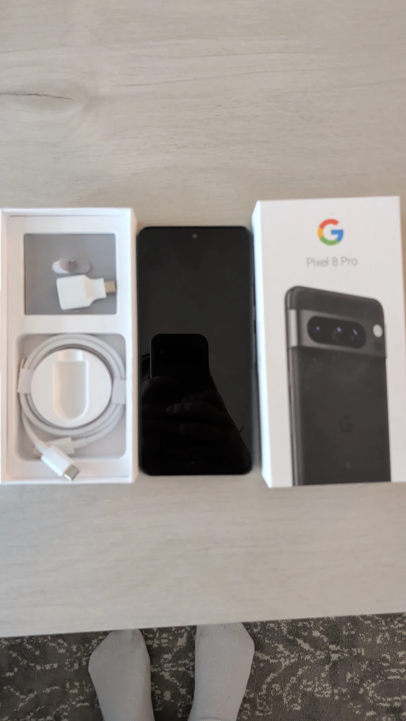 Google Pixel 8 Pro 256GB with Spigen Card Holder Case