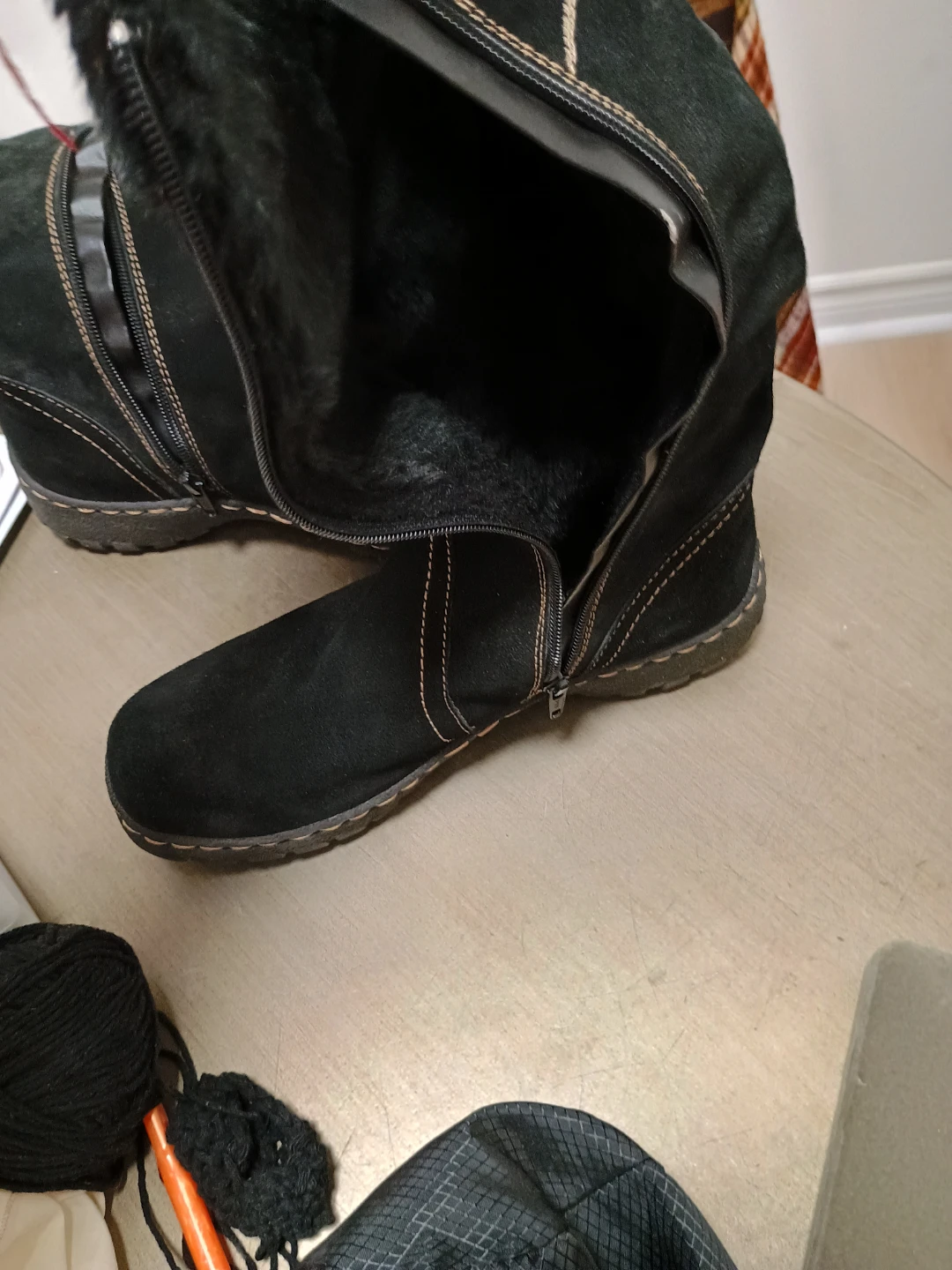 Black Suede Boots with Fur Lining - photo 5
