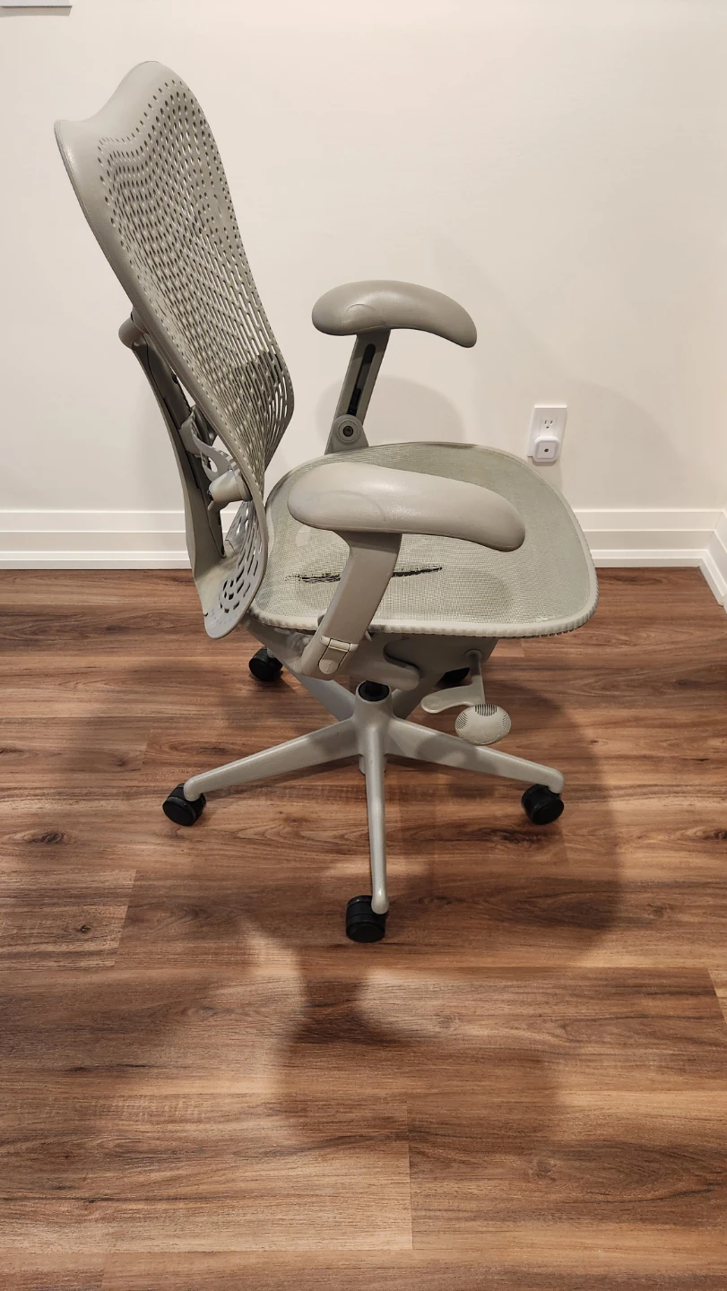 Herman Miller Aeron Chair (Size B) - photo 2