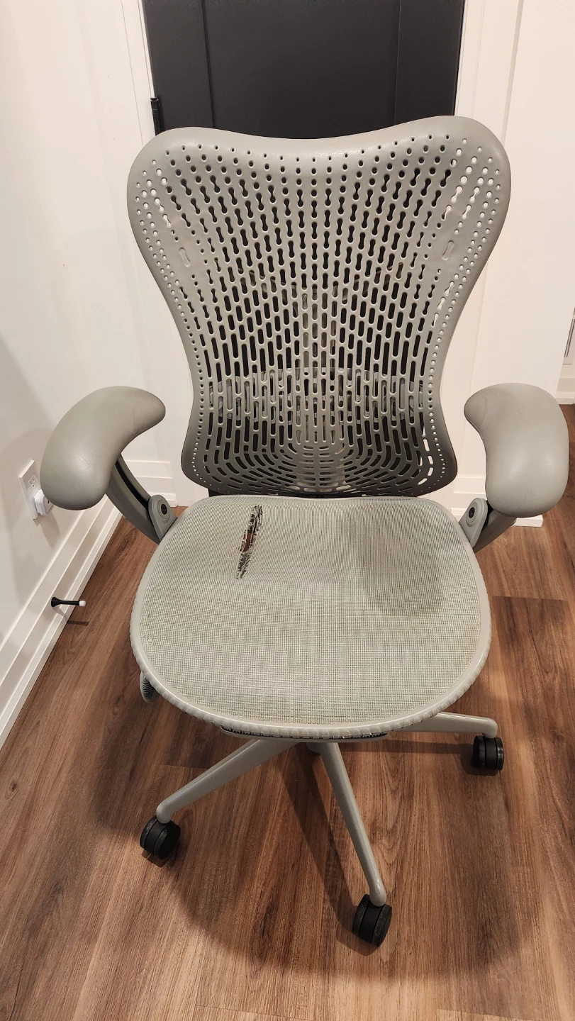 Herman Miller Aeron Chair (Size B) - photo 5