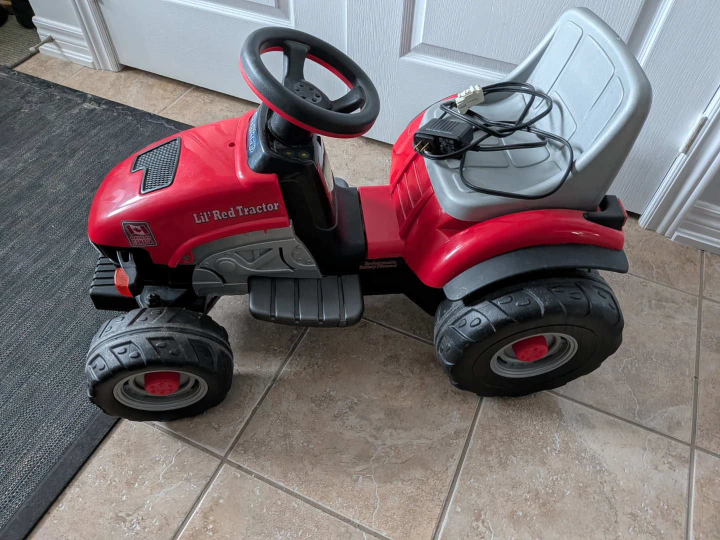 Peg-Pérego Lil' Red Tractor Ride-On Toy - photo 2